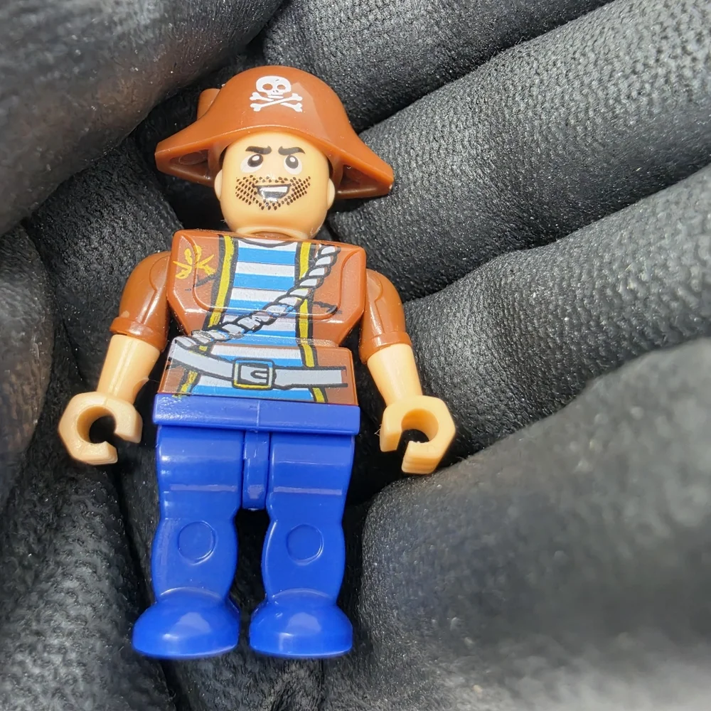 LEGO Pirate Mini Figure